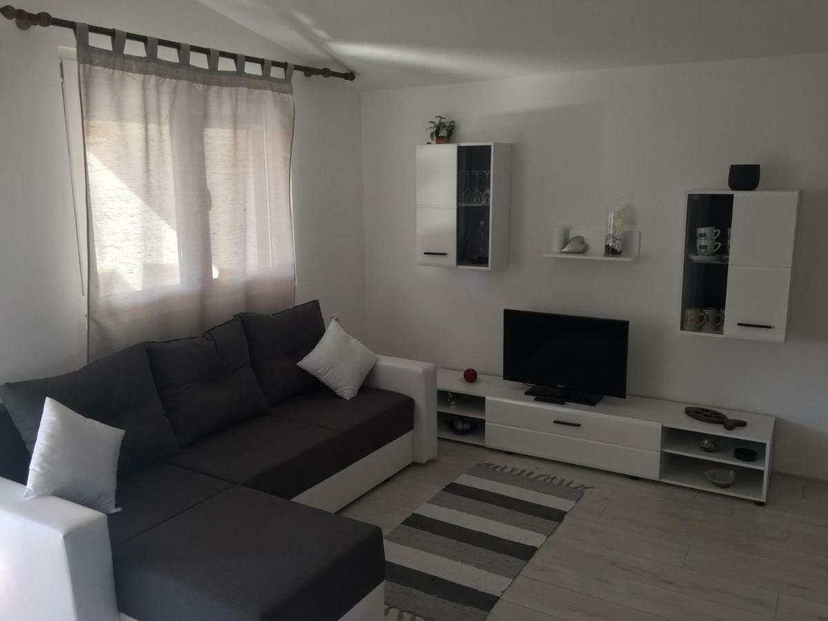 Apartment Roko Vir Esterno foto
