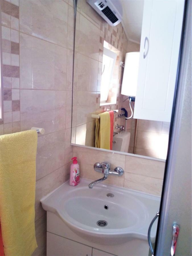 Apartment Roko Vir Esterno foto